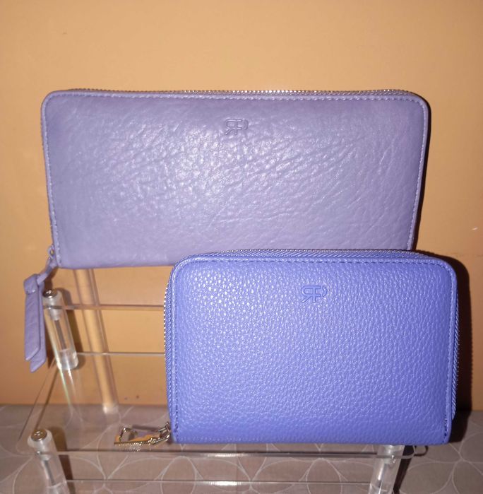 Дамски портфейли Parfois и козметични чантичка.