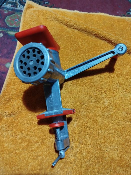 Ручная мясорубка