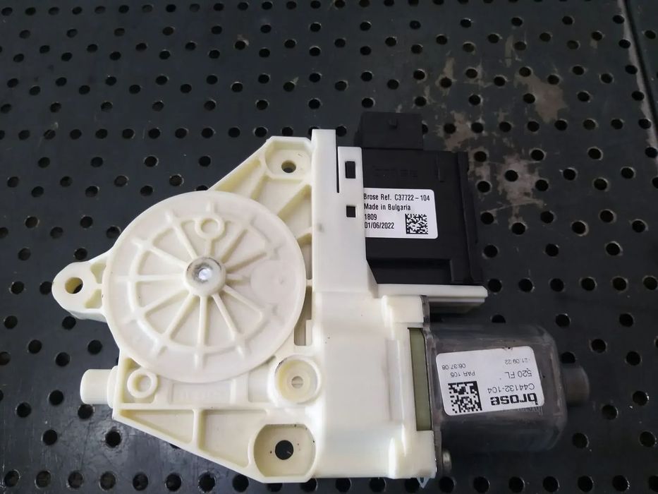 Motoras macara stanga fata jeep renegade 0130822665 c37722104 c44132104