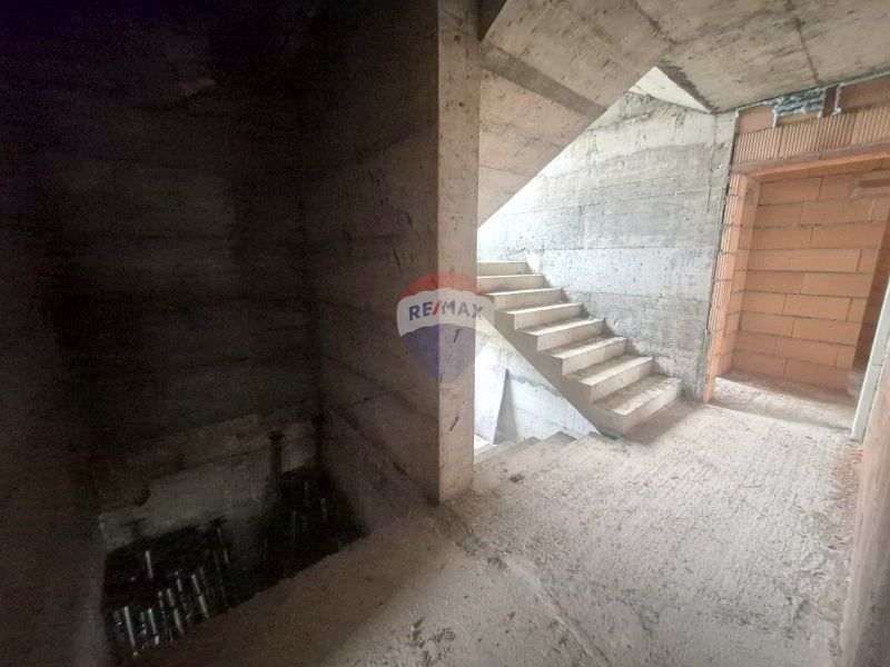 Продава се Тристаен апартамент в Варна, Кайсиева градина - 122 кв.м за 635 €/кв.м - Снимка #10