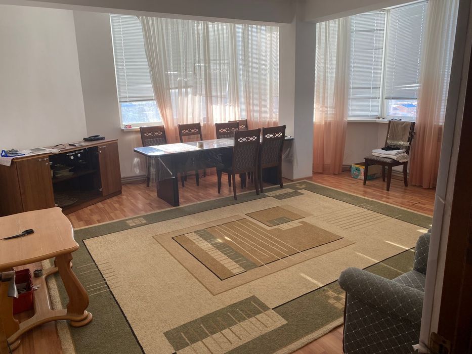 Сдам двухкомнатную квартиру.