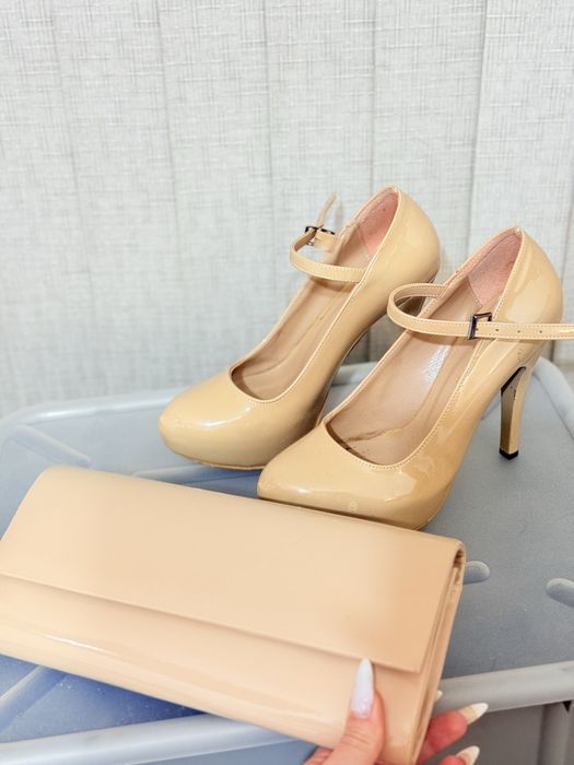 Чанта и обувки на висок ток