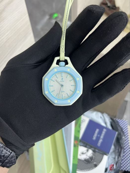 Часы Swatch Royal Pop