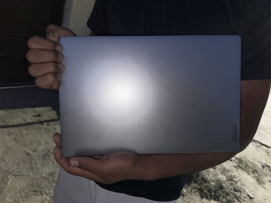 Sotiladi notebook LENOVO srochna