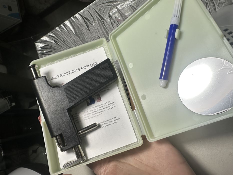 Комплект Пистолет за пробива на уши