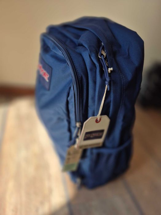 продавам НОВИ ОРИГИНАЛНИ раници Jan Sport