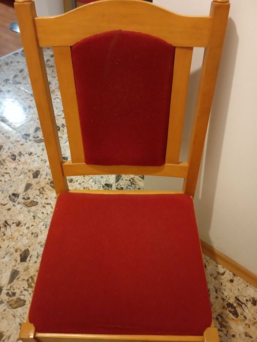 Масивни дървени столове от бук