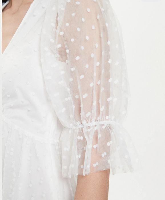 Коктейла рокля - бяла