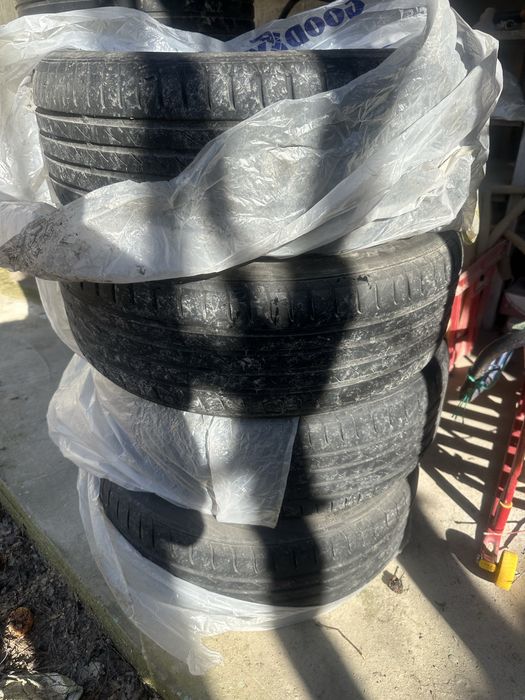 215/55/17  балон