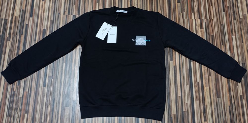 Vând bluza noua de bărbați Calvin Klein