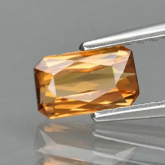 Сапфири,Гранати,Перидоти,Циркон, Турмалини,Морганити,Хризоберил,Апатит