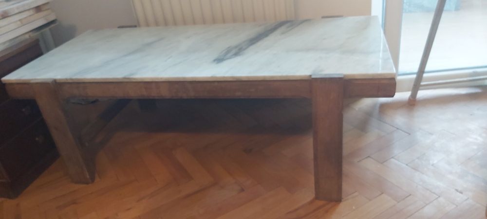 Холна маса масив с мраморен плот