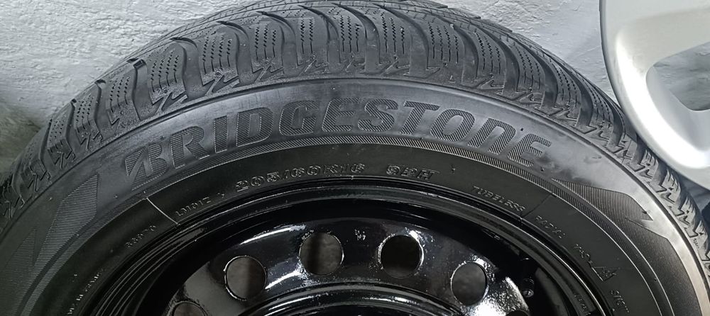 Баллоны с дисками и колпаками оригинал, от  Mitsubishi