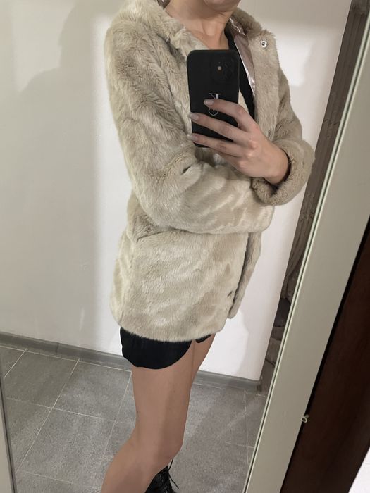 Пухено палто цвят щампанско