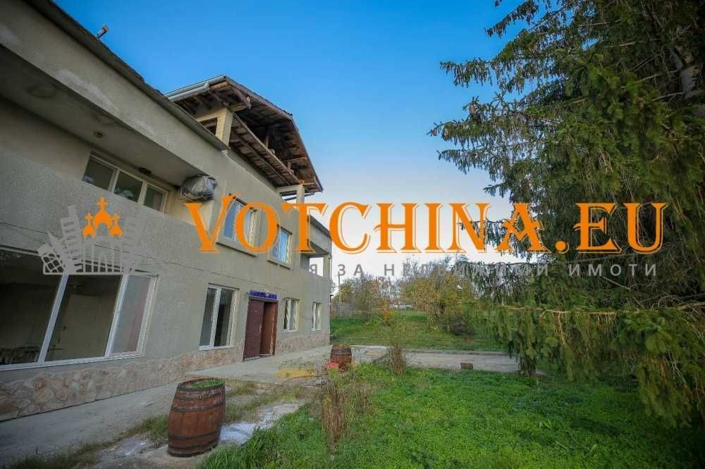 Простор и потенциал - масивна триетажна къща с панорамна гледка