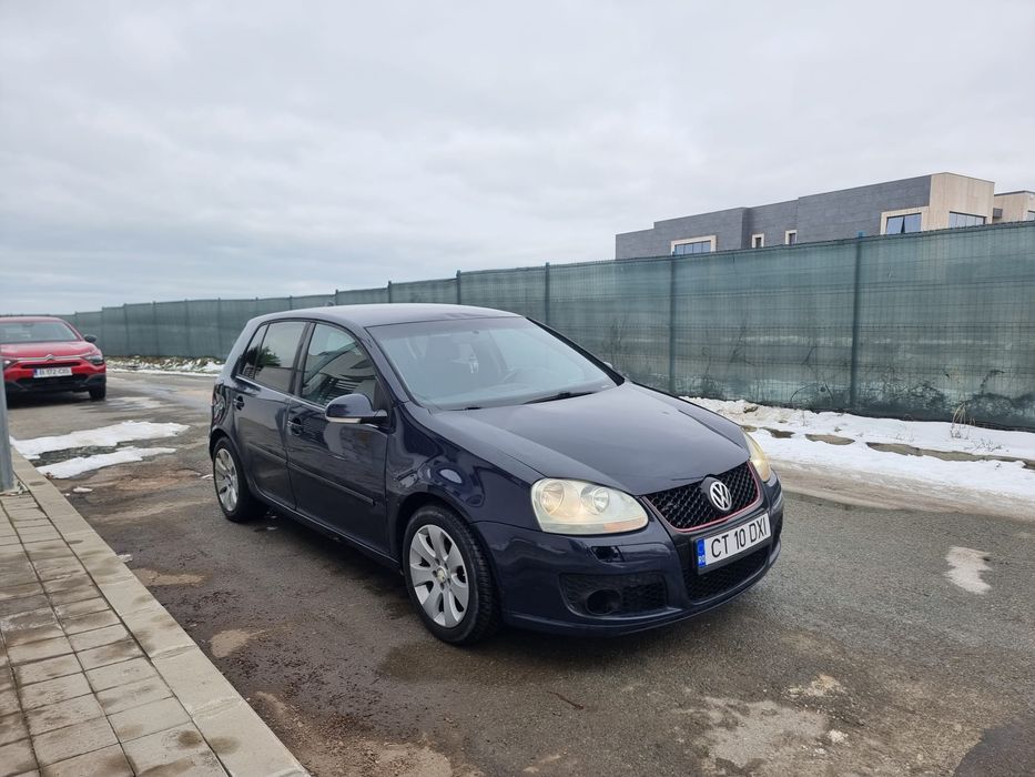 Vând Volkswagen Golf  5 1.9