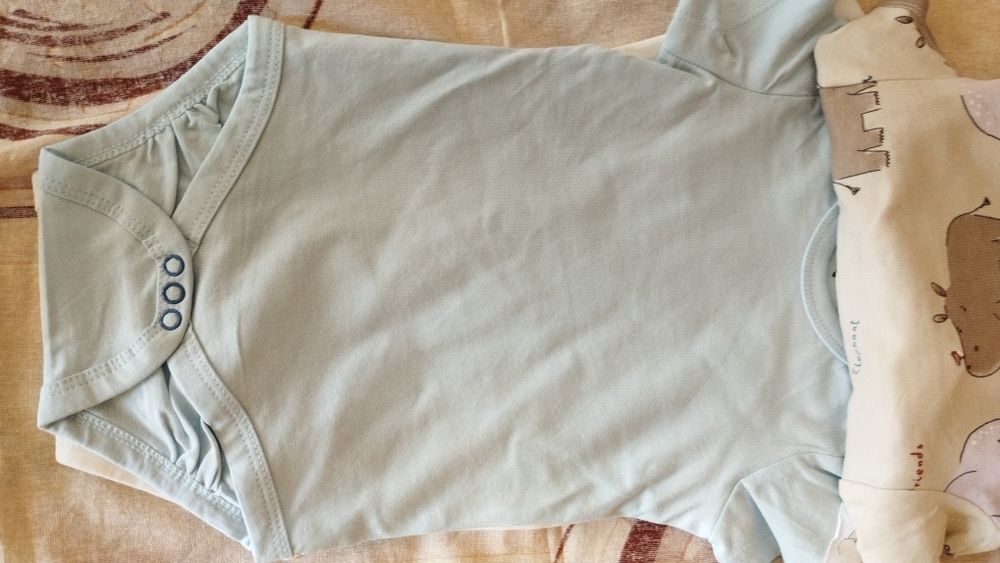 Продавам детски бодита