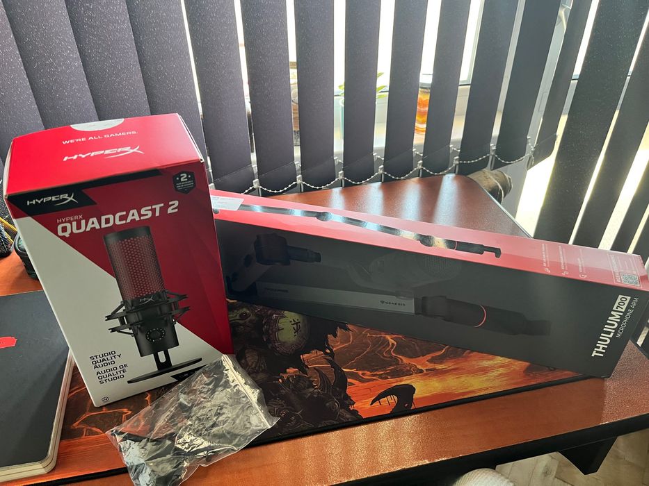 Микрофон HyperX Quadcast 2 и стойка