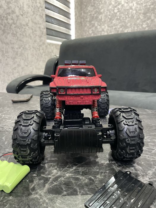 Masofadan boshqariladigan Monster Truck o'yinchoq mashina (RC Car)