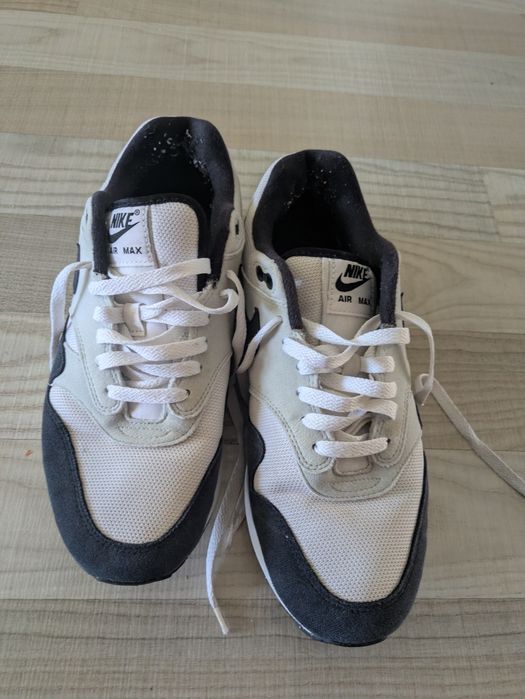 Vând adidași nike Air max