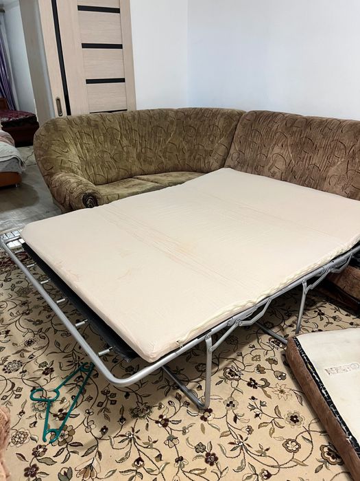 Диван угловой,раскладывается +кресло