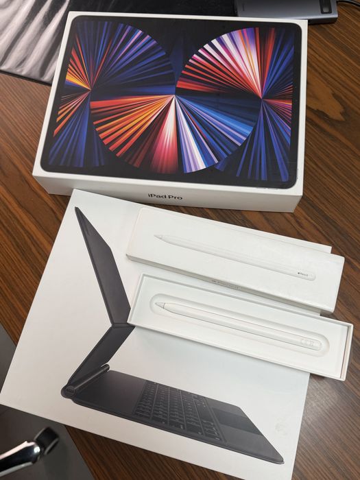 iPad Pro 12.9 256GB Wi-Fi + Magic Keyboard + Apple Pencil