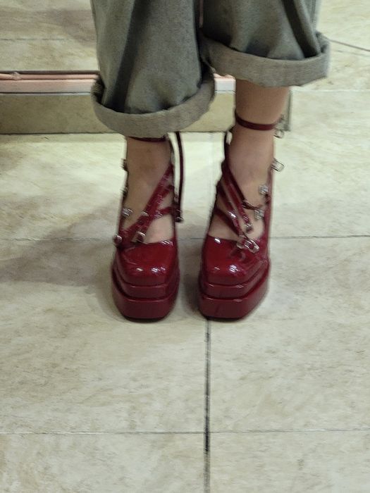 Туфли на высоком каблуке