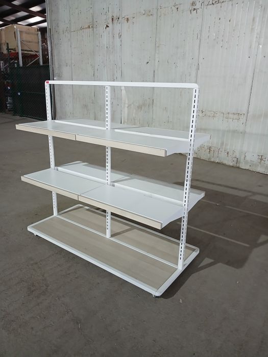 Стеллажи, гандолы, вешалки