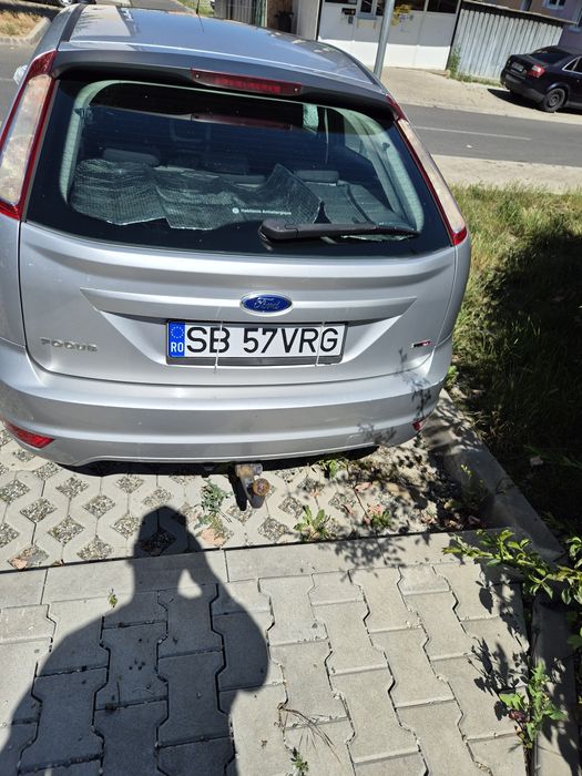 vînd ford focus an 2011