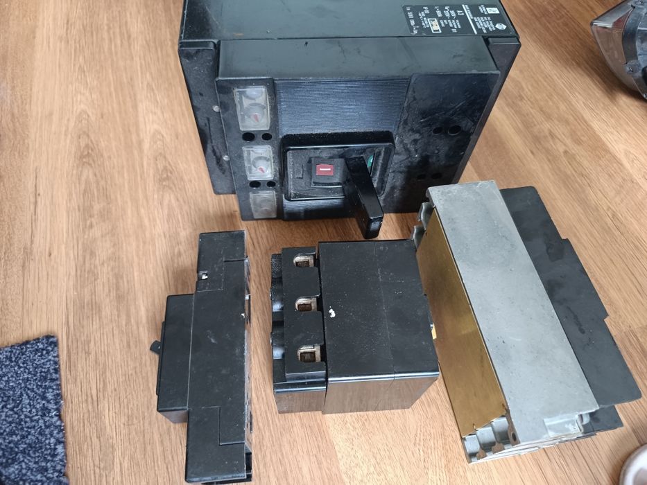 Промишлени автоматични прекъсвачи / прекъсвачи (Елпром А3 500A, А1 100A, AE 205 и др.)