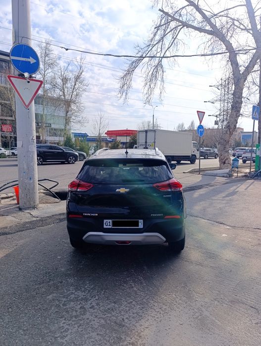 Tracker 2023 premier 10 900 km