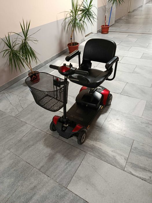 Инвалиден електрически скутер