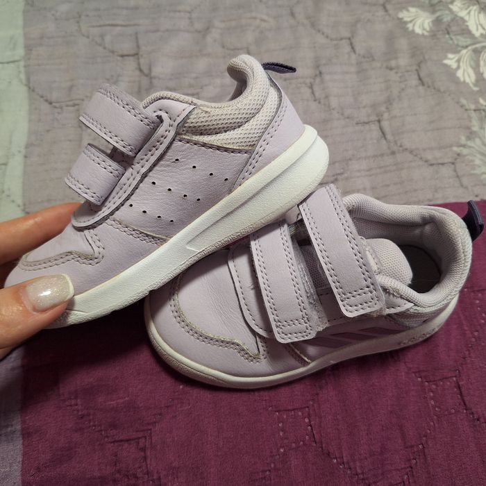 Два чифта детски маратонки, номер 23 на цената на един