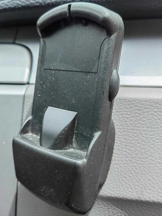 Стойка за телефон Passat b6/b7/CC + Подарък