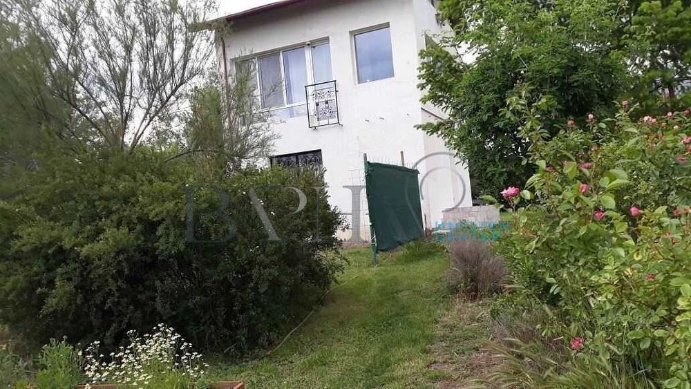 Къща с 4500кв. двор в с. Припек