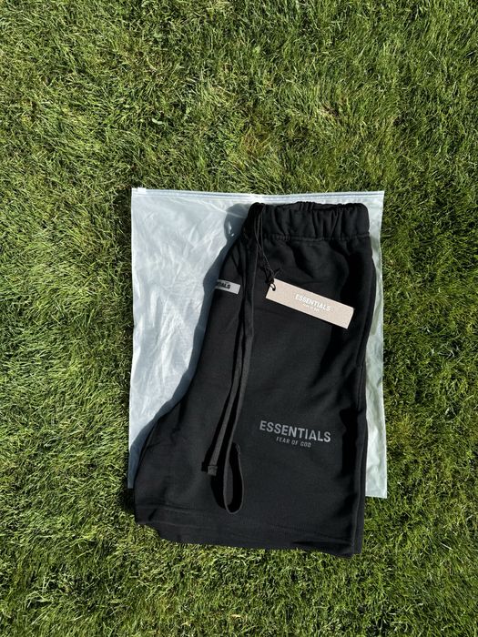 Pantaloni scurti ESSENTIALS  / PREMIUM 2025