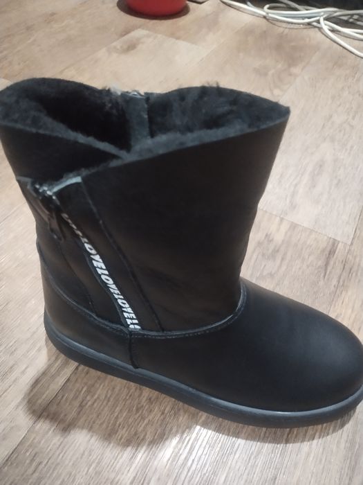 Новые зимние сапоги производство Турция тридцать шестой размер