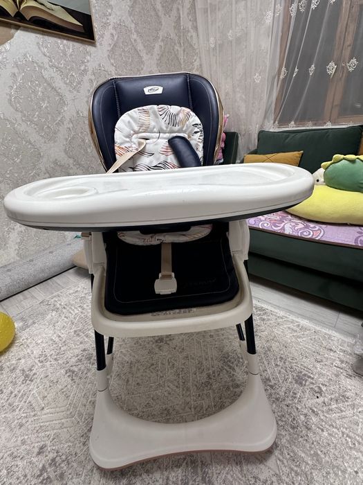 Продам детский обеденный столик