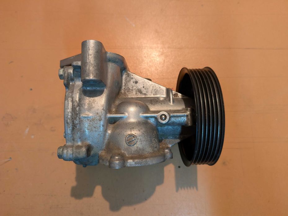 Помпа Suzuki Grand Vitara J24B