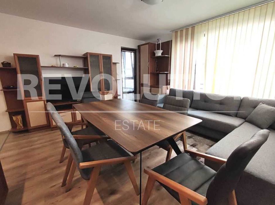 Луксозен тристаен апартамент в района на Окръжна болница