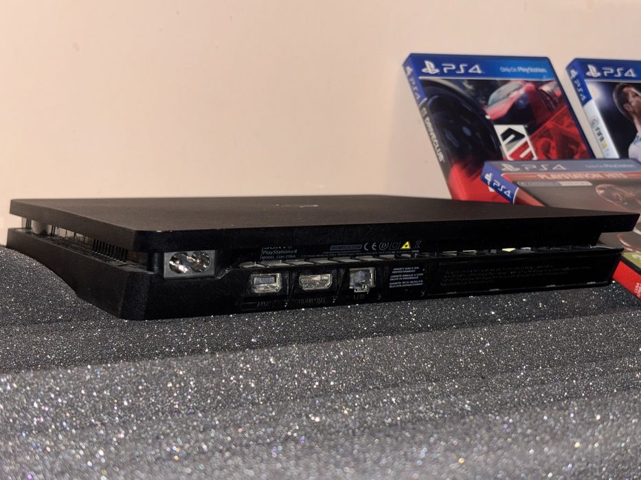 Consolă PlayStation 4 Slim 500gb + 6 jocuri
