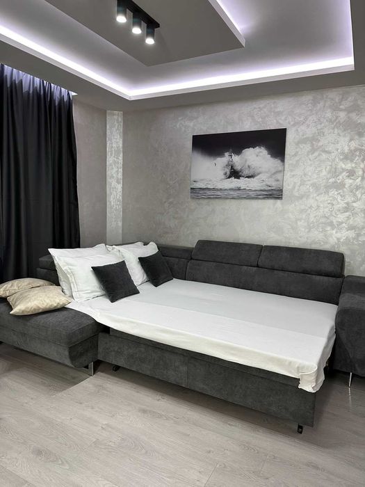 Дава се под наем Двустаен апартамент в Бургас, Център - 60 кв.м за 765 € - Снимка #1