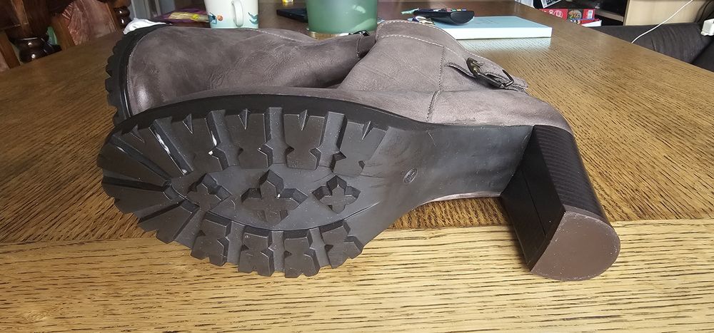 Зимни кожени боти на ток  40 номер