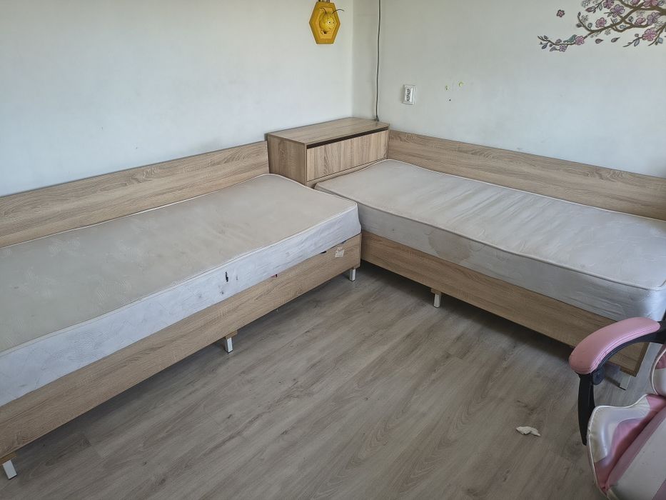 Paturi pe colt plus noptiera