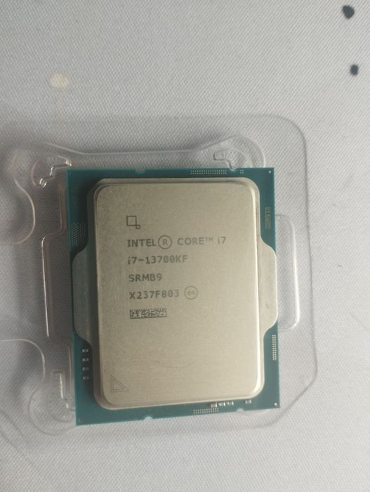 Продам процессор i7 13700kf