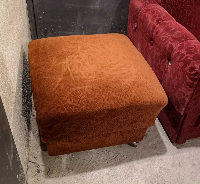 Диван, два фотьойла и таборетка