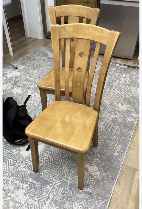 Продам стулья хорошем состояние из дуба по 6000 тг 5 штук в наличие