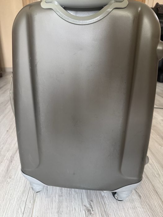 Дорожный чемодан