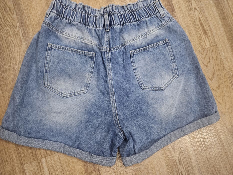Продам джинсовые шорты