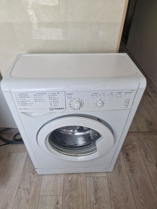 стиральная машина indesit4 4kg Aclass в хорошем состоянии  все функции